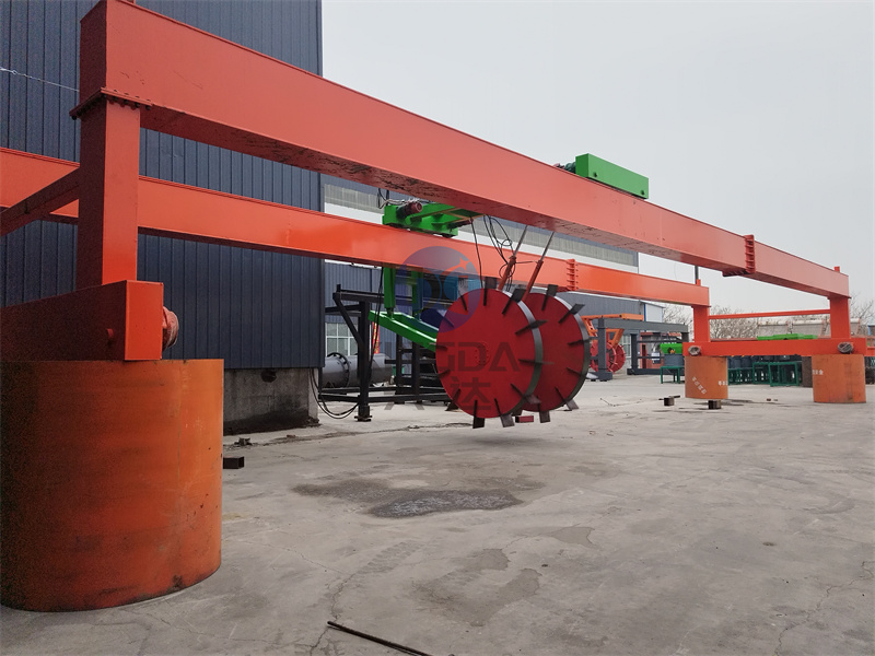 羊粪轮盘式翻抛机对羊粪的翻抛原理?